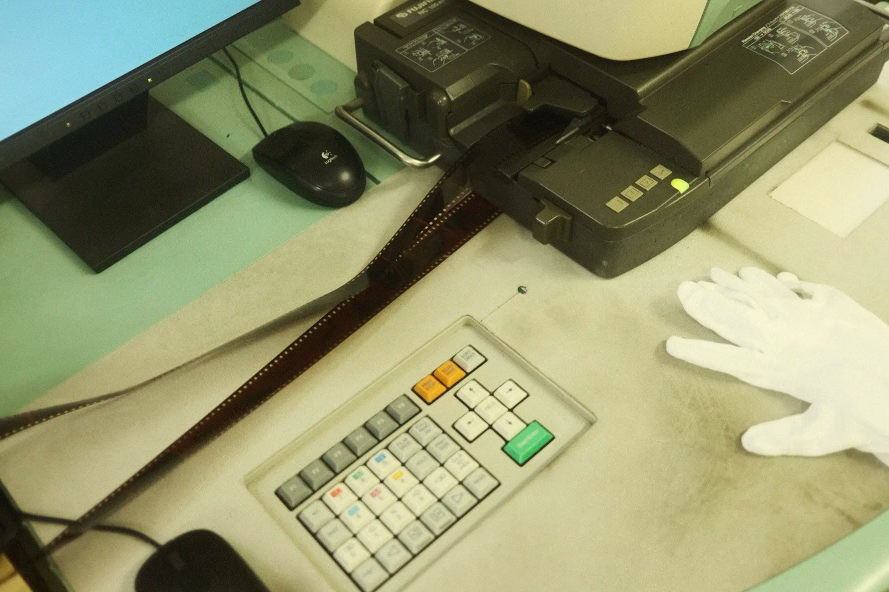 35mm Filmentwicklung + Scanning (C - 41) - filmstop.ch